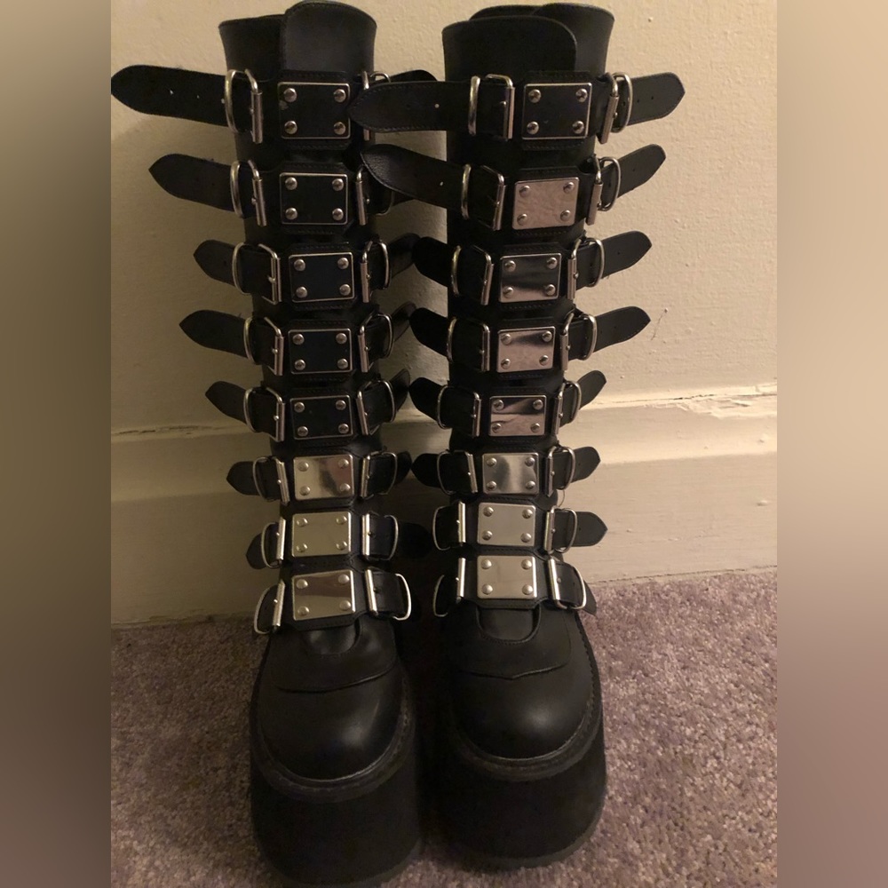 Demonia dammed 318 platforms